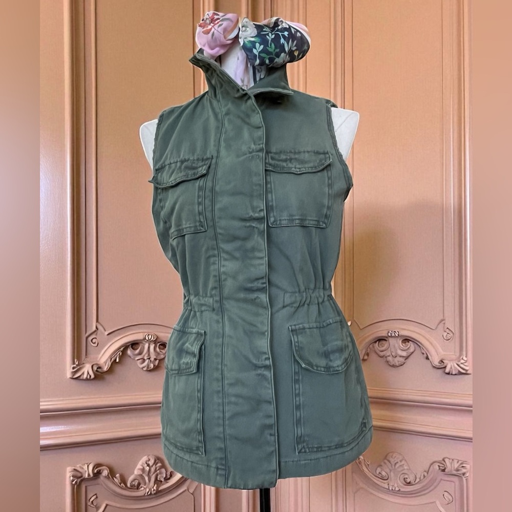 Ecote Urban Outfitters Sage Army Green Sleeveless Utility Vest - size S EUC